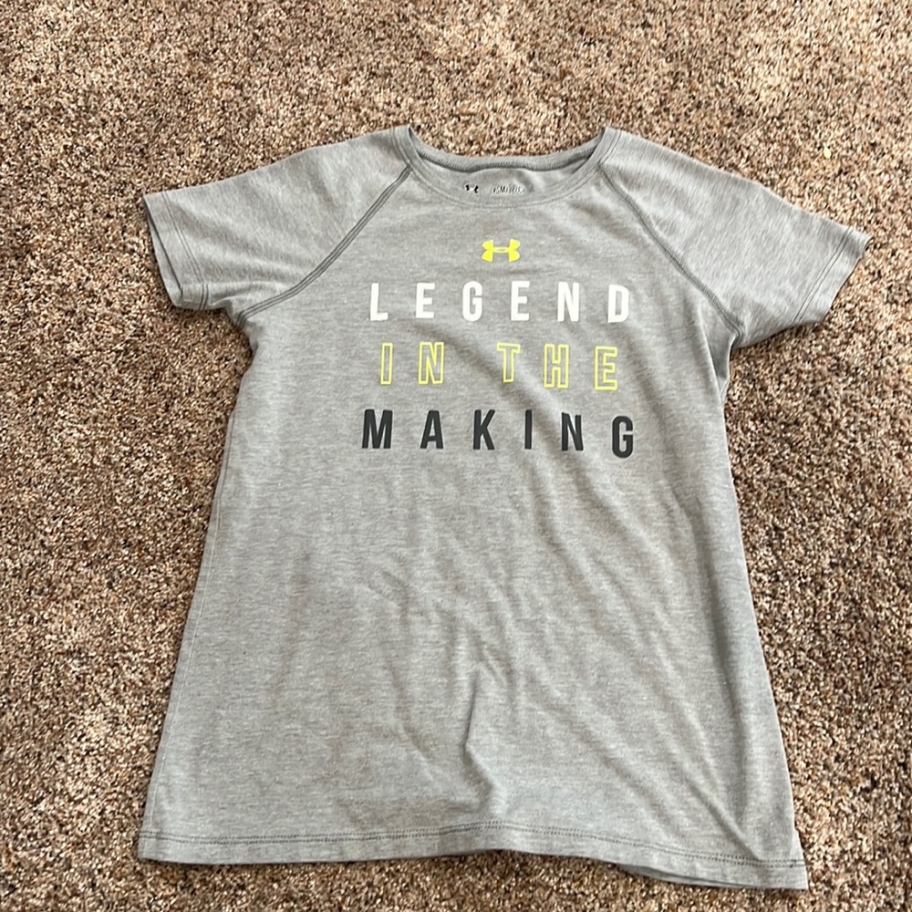 Under Armour- t-shirt Girls Youth Small